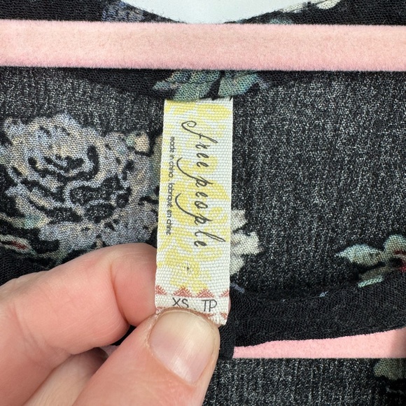 Free People Women's Oversized Black Floral Blouse Size XS - Picture 4 of 6